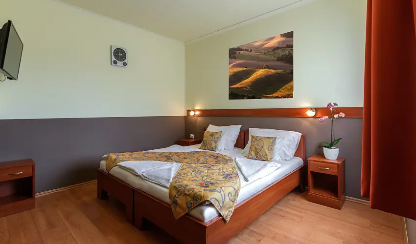 Aranypatk� Panzi� Gy�r�jbar�t