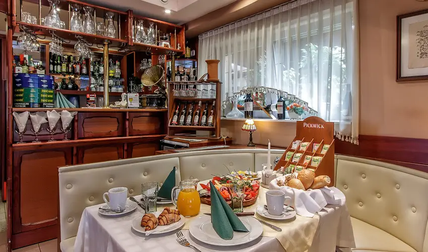 Aranypatk� Panzi� Gy�r�jbar�t