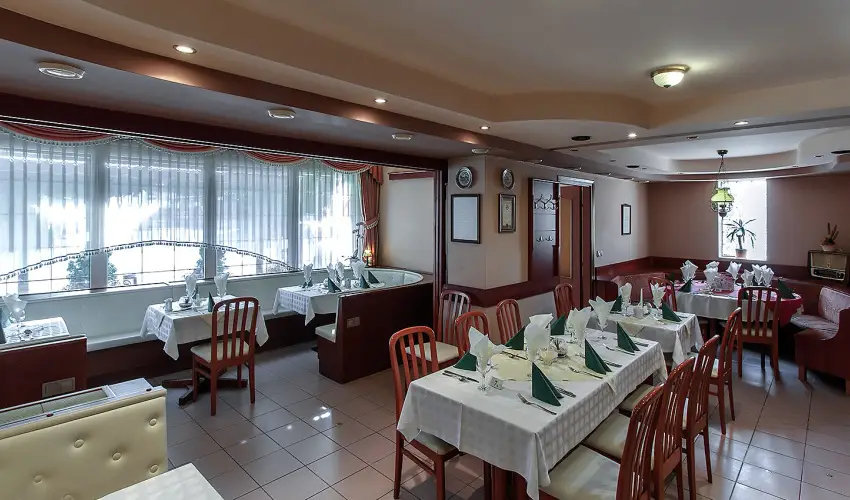 Aranypatk� Panzi� Gy�r�jbar�t