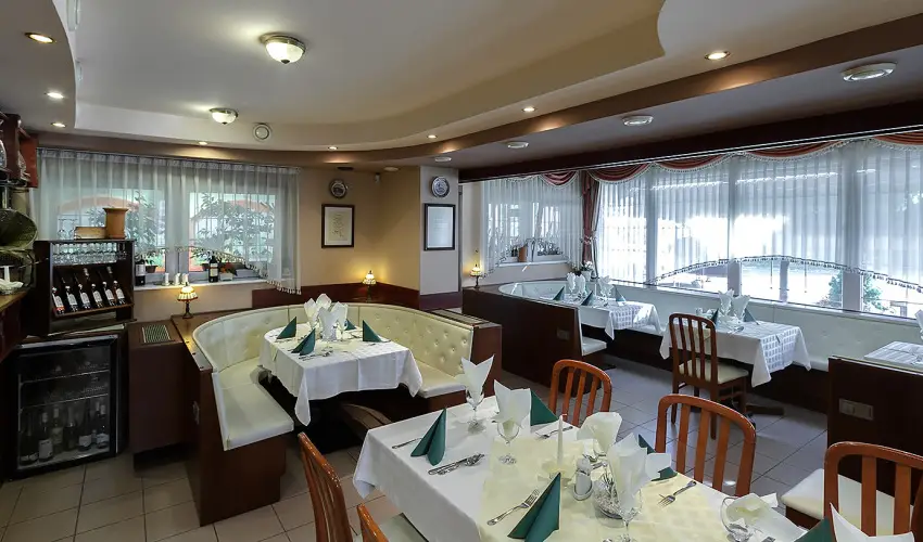 Aranypatk� Panzi� Gy�r�jbar�t