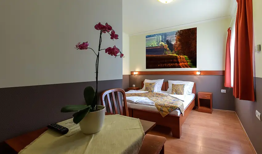 Aranypatk� Panzi� Gy�r�jbar�t