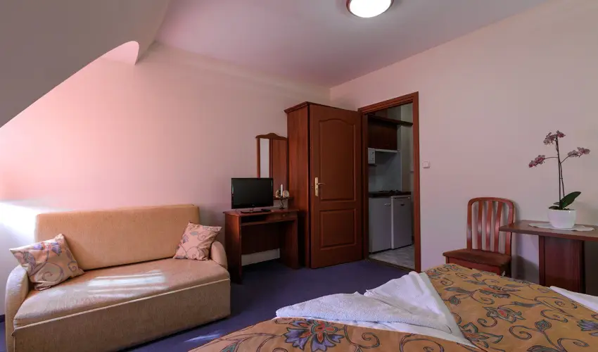 Aranypatk� Panzi� Gy�r�jbar�t