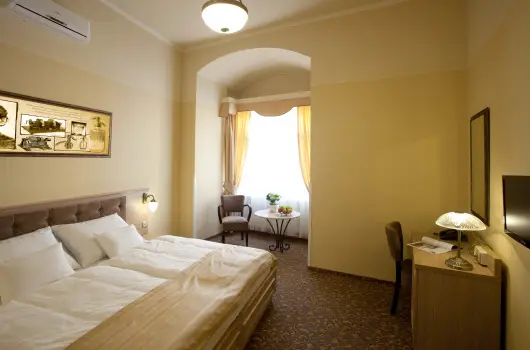 Barokk Hotel Promen�d, Gy�r