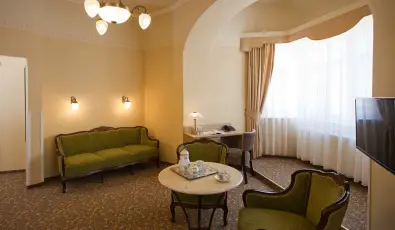 Barokk Hotel Promend Gyr