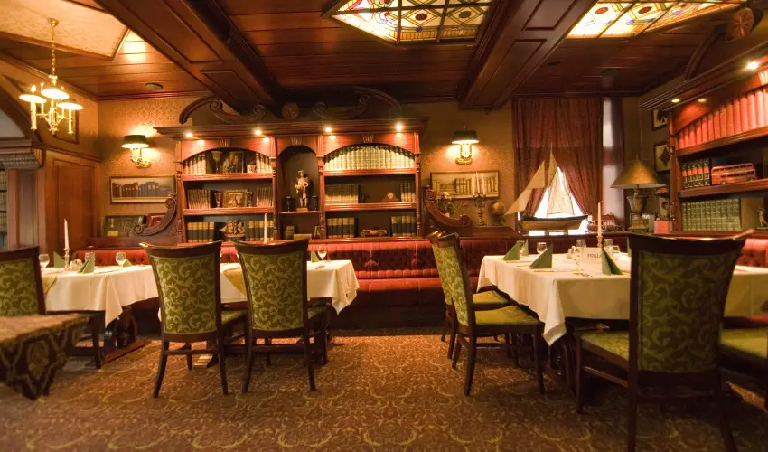 Golden Ball Club Hotel Gyr