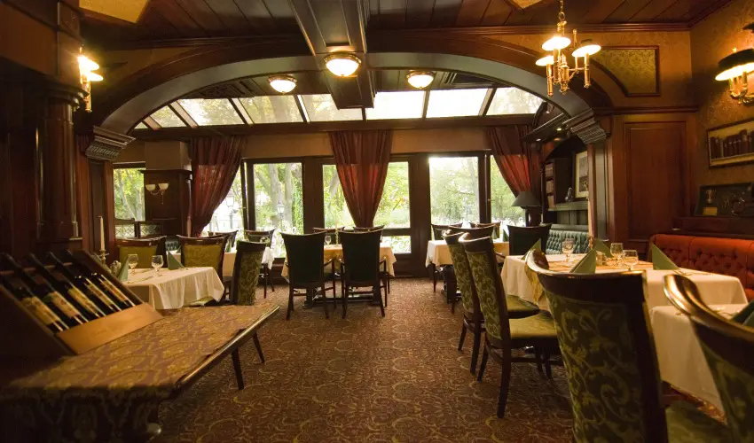 Golden Ball Club Hotel Gyr