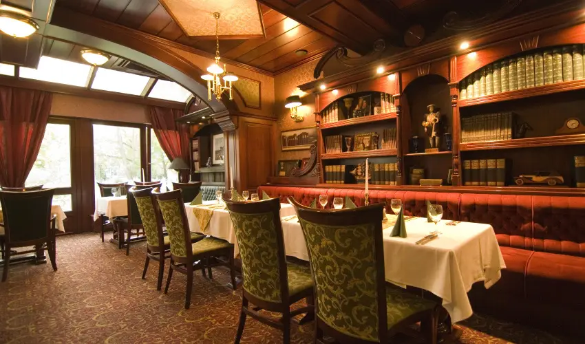 Golden Ball Club Hotel Gyr