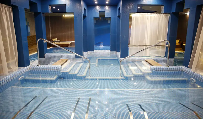 Golden Ball Club Hotel Gyr