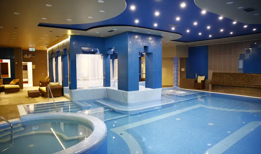 Golden Ball Club Hotel Gyr