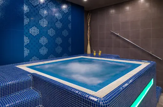 Golden Ball Club Hotel, Gy�r