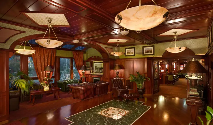 Golden Ball Club Hotel Gyr