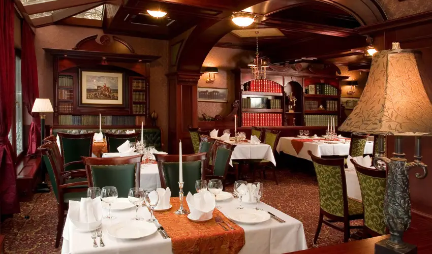 Golden Ball Club Hotel Gyr