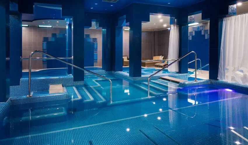 Golden Ball Club Hotel Gyr