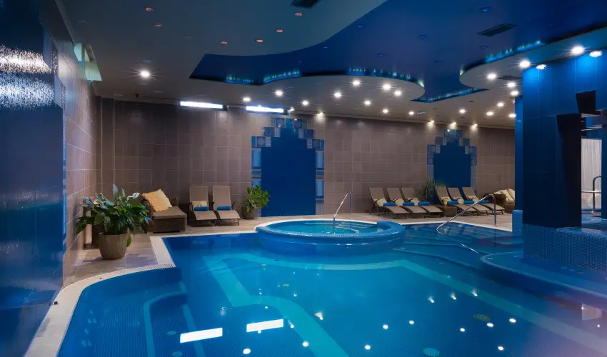 Golden Ball Club Hotel Gyr