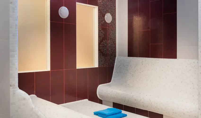 Golden Ball Club Hotel Gyr