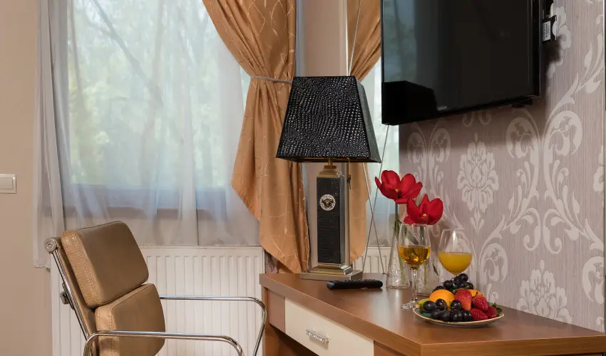 Golden Ball Club Hotel Gyr