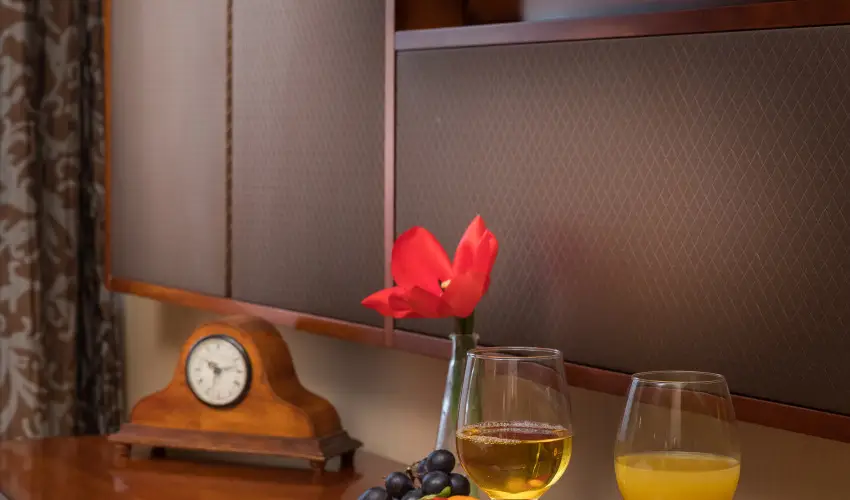 Golden Ball Club Hotel Gyr