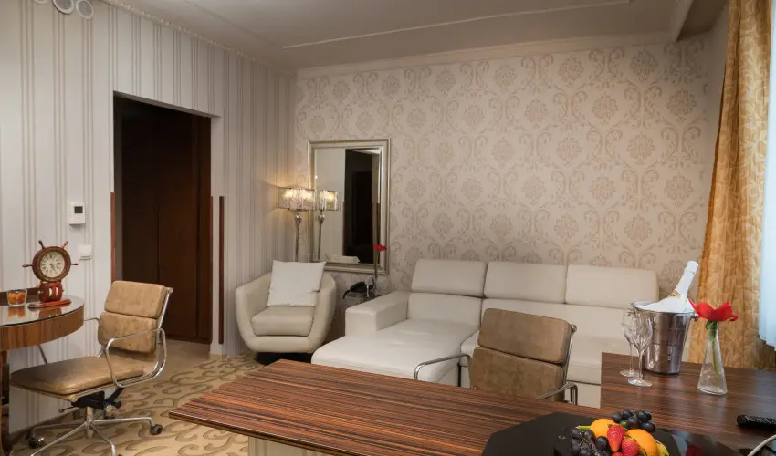 Golden Ball Club Hotel Gyr