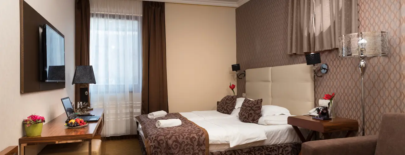 Golden Ball Club Hotel Gyr - Pnksd