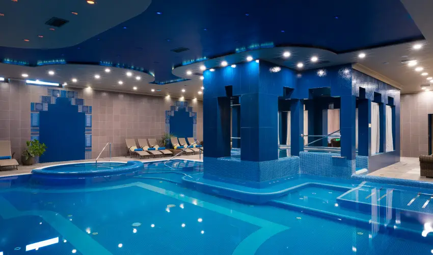 Golden Ball Club Hotel Gyr