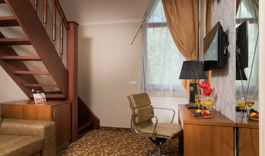 Golden Ball Club Hotel Gyr