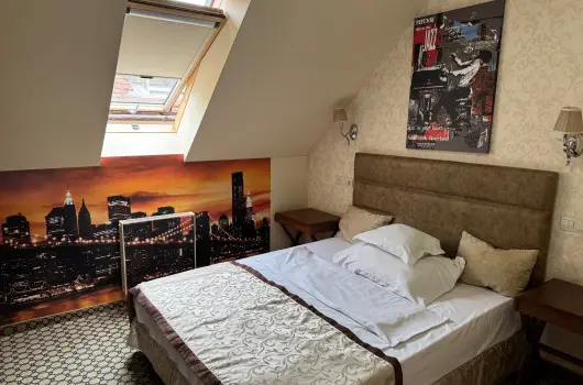 Hotel Capitulum, Gyr