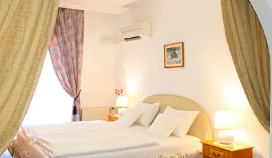 Hotel Wessel�nyi Gy�r